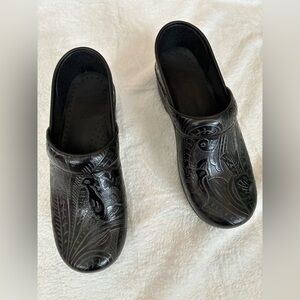 New Women Dansko  Clogs Black leather size 37 USA size 8